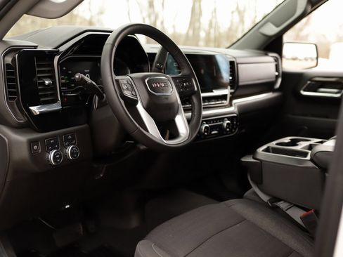 Used 2024 GMC Sierra 1500 Elevation image 9
