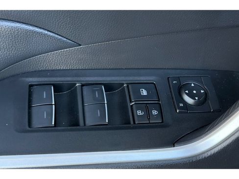 Used 2024 Toyota RAV4 XLE AWD/4WD image 12