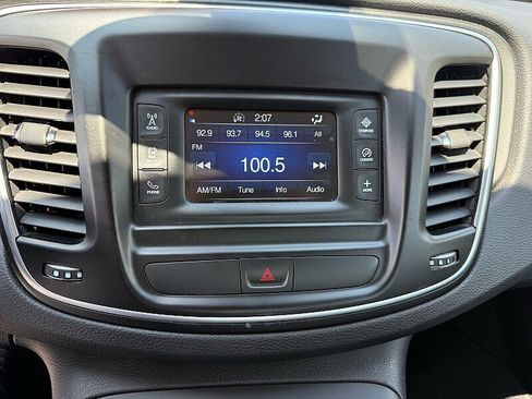 Used 2016 Chrysler 200 Limited FWD image 22