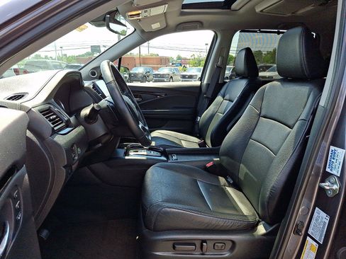 Used 2021 Honda Pilot Touring image 16
