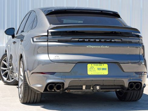 Used 2024 Porsche Cayenne Turbo image 6