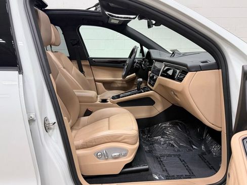 Used 2022 Porsche Macan AWD/4WD image 38