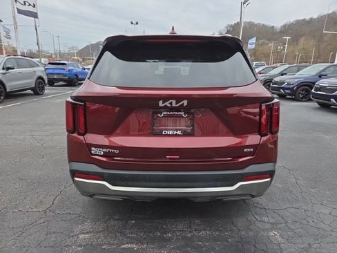 Used 2025 Kia Sorento S image 6