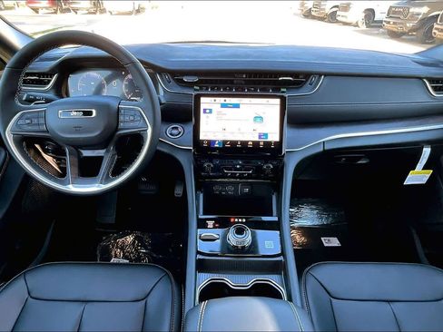 New 2025 Jeep Grand Cherokee L Limited AWD/4WD image 6