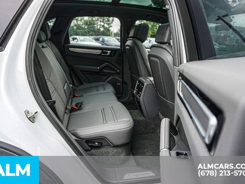 Used 2022 Porsche Cayenne Base image 22