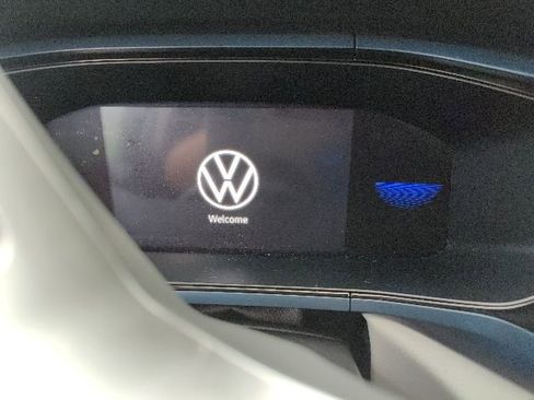 Used 2023 Volkswagen Taos SE w/ Panoramic Sunroof Package AWD/4WD image 22