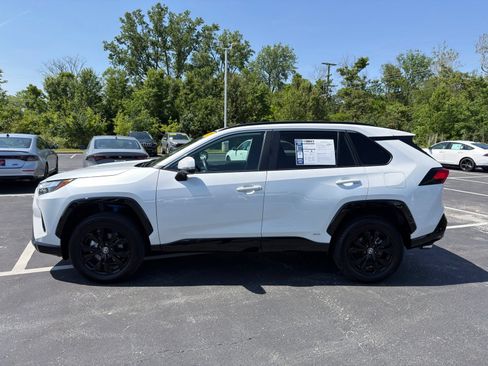 Used 2025 Toyota RAV4 SE AWD/4WD image 3