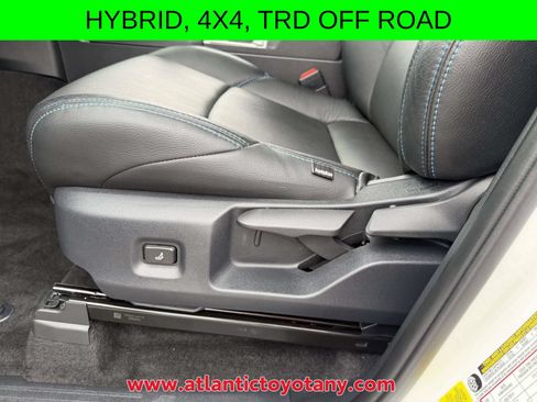 Used 2025 Toyota Tacoma TRD Off-Road AWD/4WD image 18
