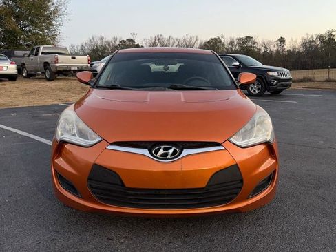 Used 2016 Hyundai Veloster image 2