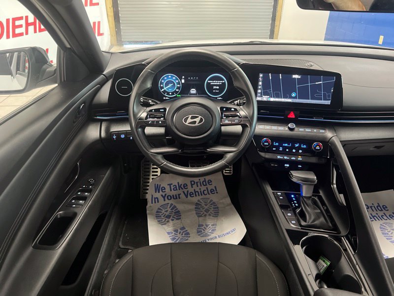 Used 2025 Hyundai Elantra SEL FWD image 30