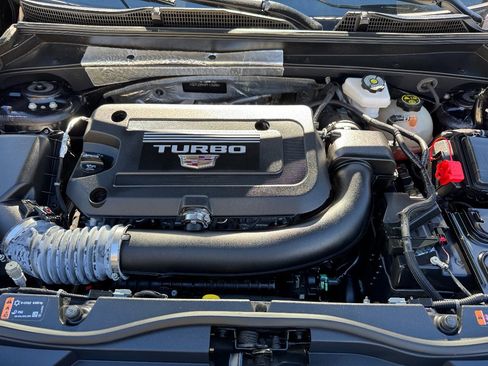 Used 2023 Cadillac XT4 Premium Luxury image 8