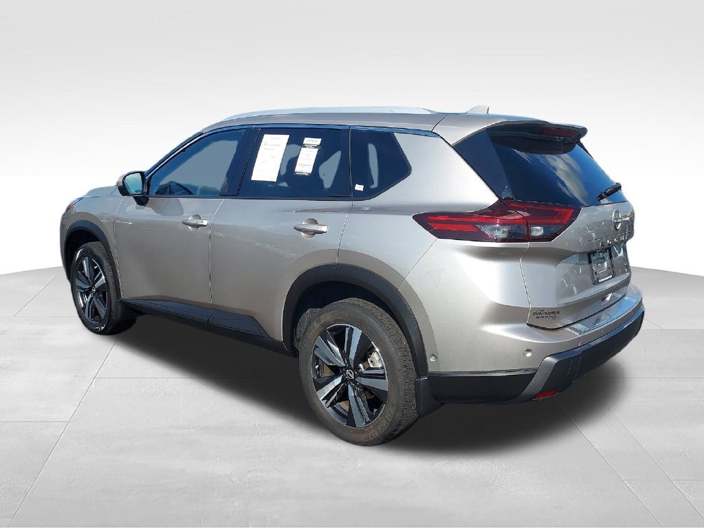 Certified 2025 Nissan Rogue SL FWD image 3
