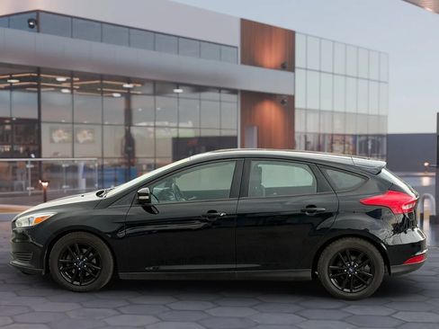 Used 2016 Ford Focus SE w/ SE Cold Weather Package FWD image 4