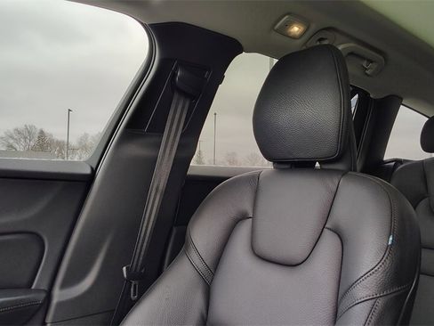 Certified 2025 Volvo V60 B5 Cross Country Plus image 21
