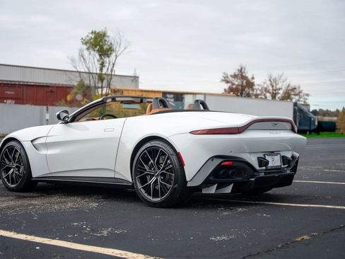 Used 2021 Aston Martin V8 Vantage Roadster image 19