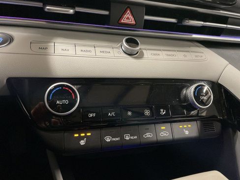 Used 2024 Hyundai Elantra Limited image 23