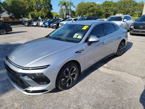 Used 2024 Hyundai Sonata SEL FWD image 2