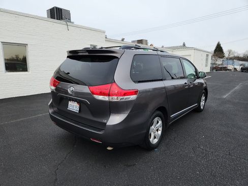 Used 2011 Toyota Sienna LE image 5