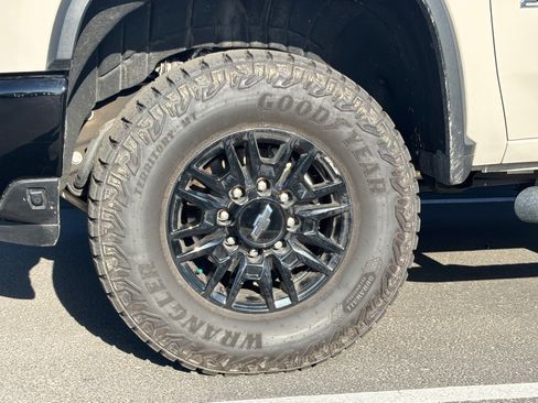 Used 2026 Chevrolet Silverado 2500 ZR2 AWD/4WD image 5