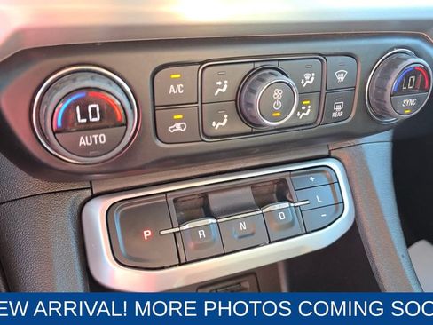 Used 2022 GMC Acadia SLT w/ Elevation Edition image 19