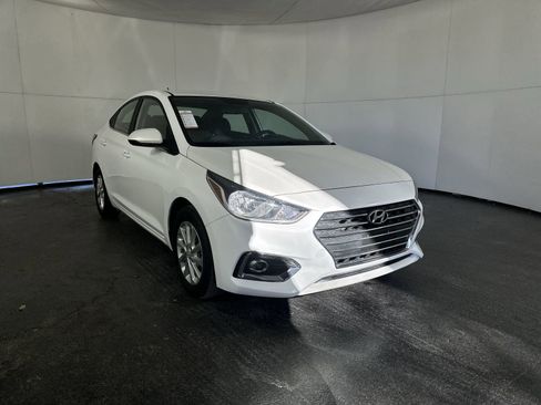 Used 2021 Hyundai Accent SEL image 3
