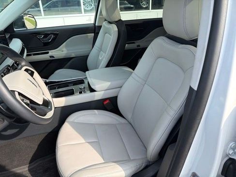 Used 2025 Lincoln Aviator 2WD image 35