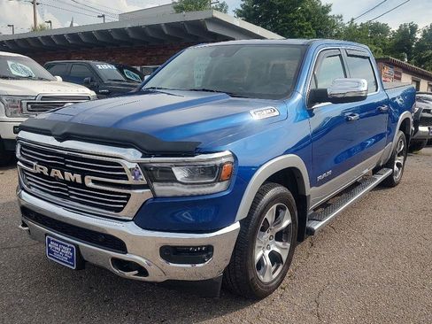 Used 2019 RAM 1500 Laramie AWD/4WD image 3