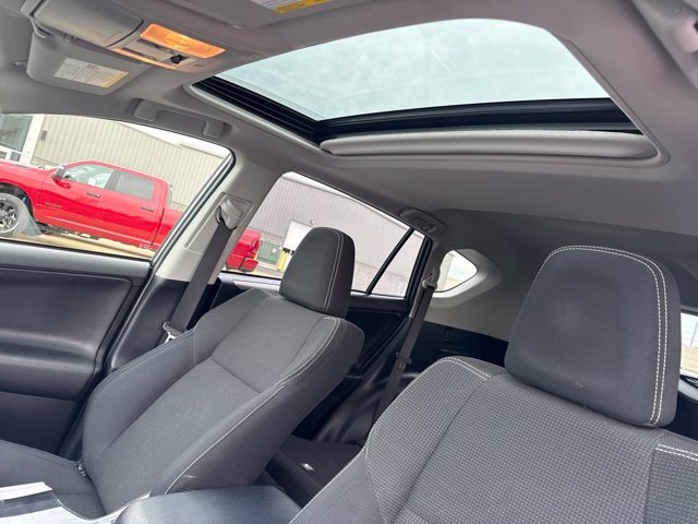 Used 2018 Toyota RAV4 XLE AWD/4WD image 24