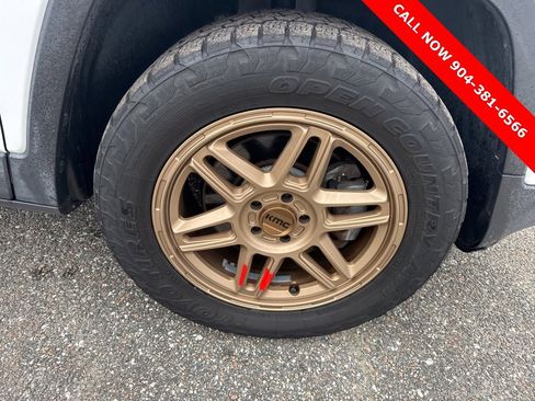 Used 2016 Jeep Cherokee Limited image 21