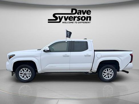 Used 2025 Toyota Tacoma SR5 image 7