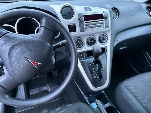 Used 2009 Pontiac Vibe w/ Preferred Package FWD image 8
