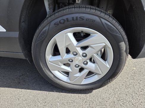 Used 2024 Hyundai Kona SE AWD/4WD image 9