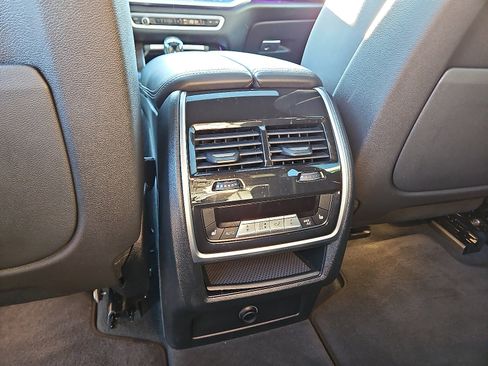 Used 2023 BMW X5 sDrive40i w/ Climate Comfort Package image 9