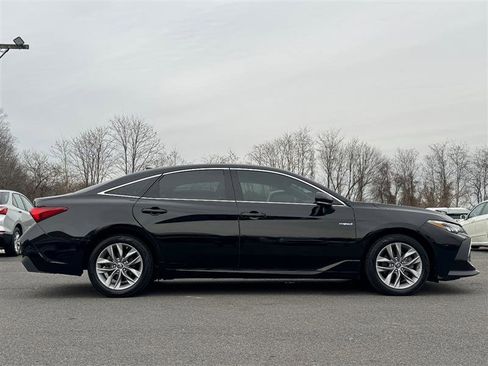 Used 2019 Toyota Avalon XLE w/ All Weather Liner Package image 6