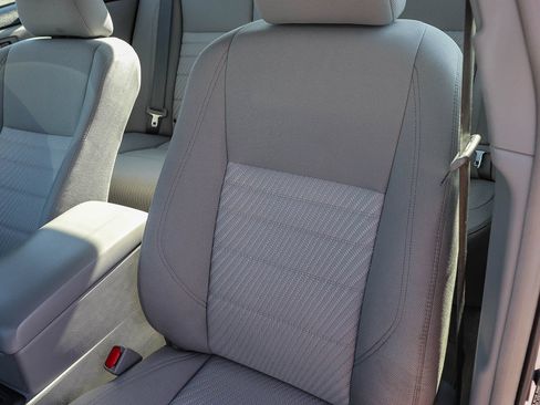 Used 2016 Toyota Camry LE FWD image 26