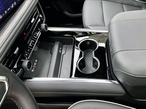 New 2026 Chevrolet Suburban Premier w/ Sun And Tow Package AWD/4WD image 7