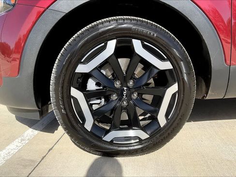 Used 2024 Kia Telluride EX w/ EX Captain's Chair Package image 8