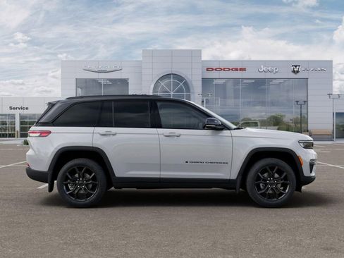 New 2025 Jeep Grand Cherokee Limited w/ MOPAR Finishing Package AWD/4WD image 21