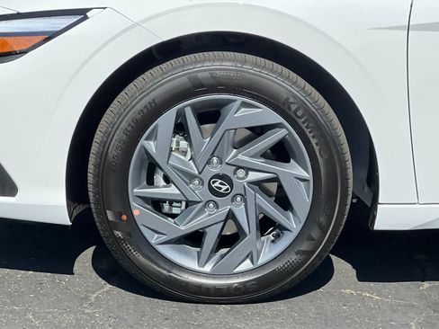 New 2025 Hyundai Elantra Blue image 24
