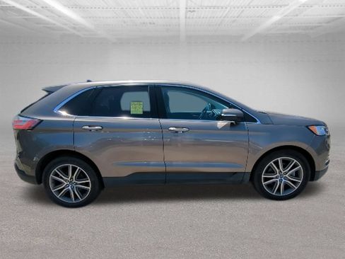 Used 2019 Ford Edge Titanium w/ Class II Trailer Tow Package AWD/4WD image 6