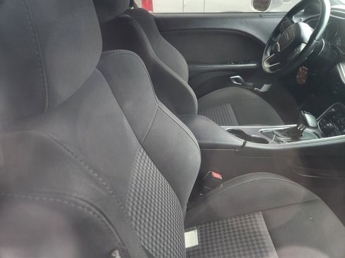 Used 2019 Dodge Challenger R/T RWD image 11