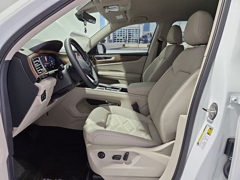 New 2026 Volkswagen Atlas SE FWD image 17
