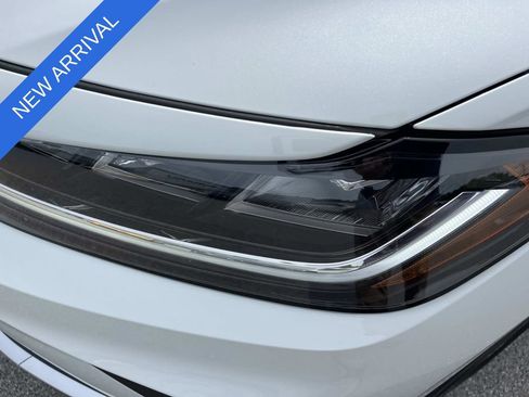 Used 2025 Volkswagen Jetta SEL FWD image 9