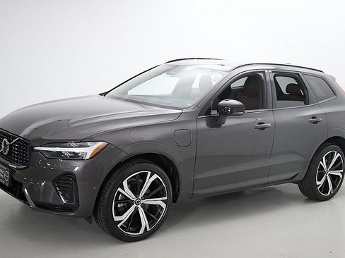 Certified 2023 Volvo XC60 T8 Ultimate w/ Climate Package AWD/4WD image 6