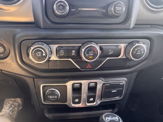 Used 2018 Jeep Wrangler Sport AWD/4WD image 16
