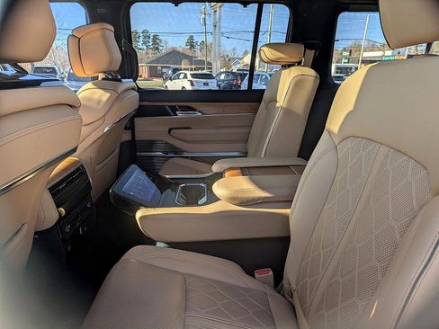 Used 2022 Jeep Grand Wagoneer Series III image 21