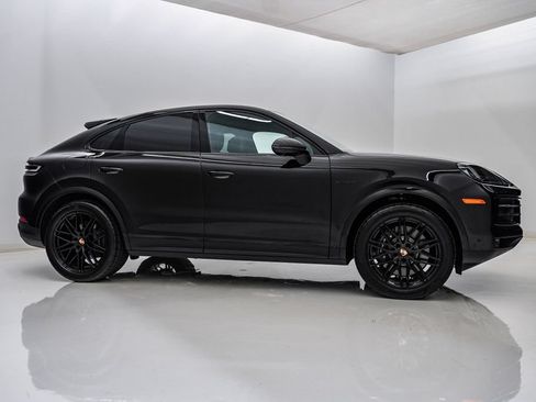 Certified 2025 Porsche Cayenne E-Hybrid Coupe AWD/4WD image 9