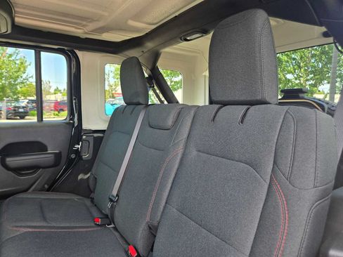 Used 2026 Jeep Wrangler Unlimited Rubicon AWD/4WD image 19