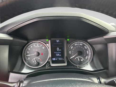 Used 2017 Toyota Tacoma TRD Off-Road w/ Tow Package (A/T) image 3