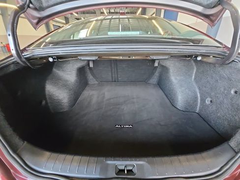 Used 2024 Nissan Altima 2.5 SV FWD image 23